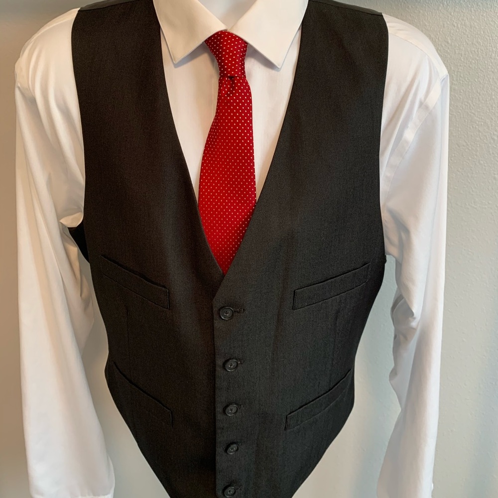 Kenneth Cole Reaction Men’s 3 piece dress suit